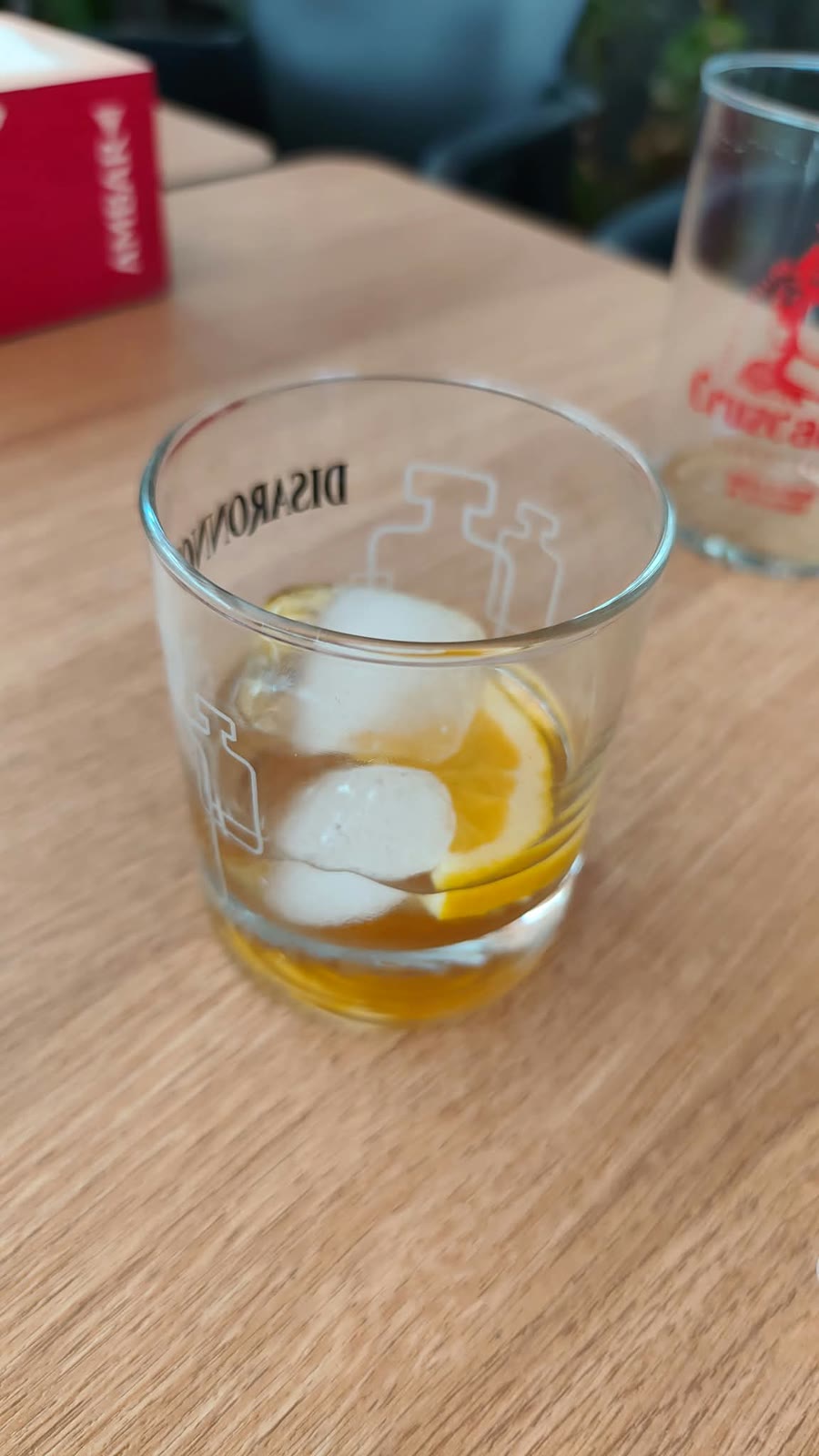Vermut sobre una mesa de bar
