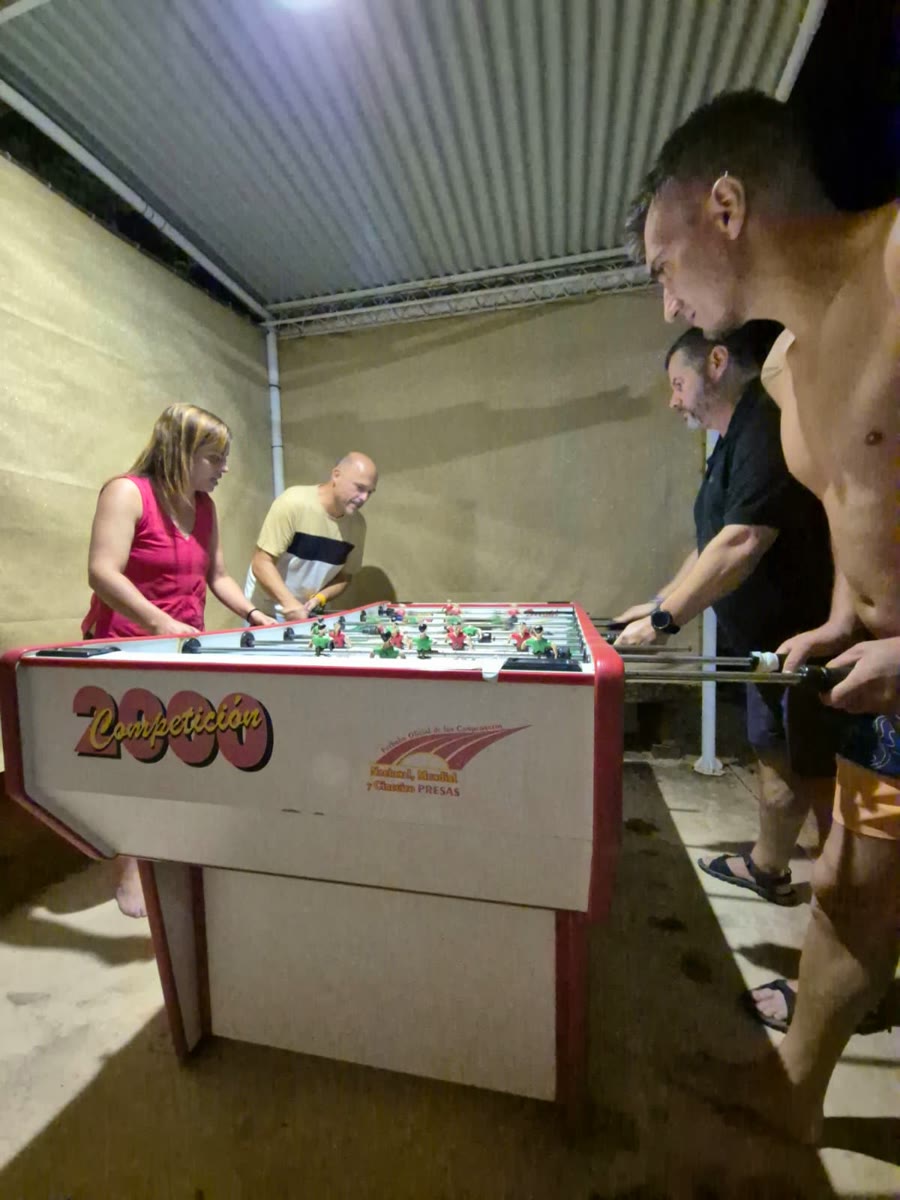 Partido de futbolin nocturno